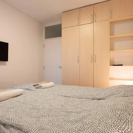 Sava Centar-arena, Ema Apartman